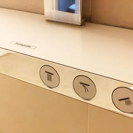 Beautiful Spacious Center Flat With Parking Option グラーツ