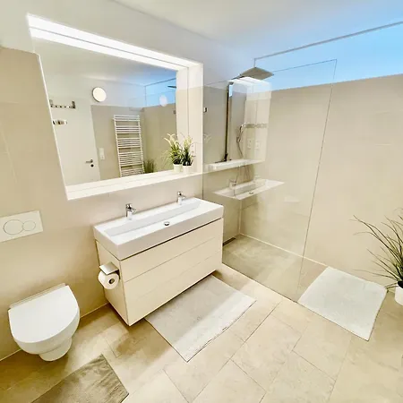 Beautiful Spacious Center Flat With Parking Option Apartment