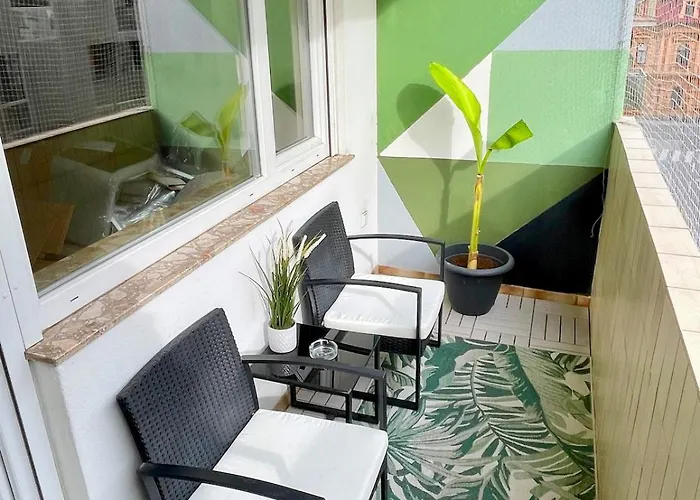 Beautiful Spacious Center Flat With Parking Option *